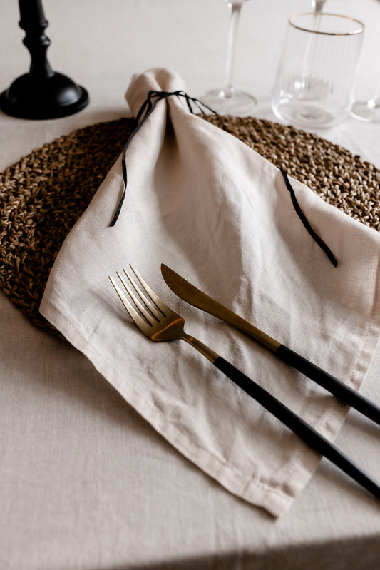 BLACK & GOLD CUTLERY