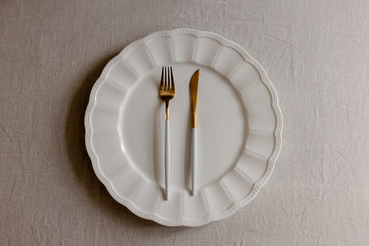 WHITE & GOLD CUTLERY