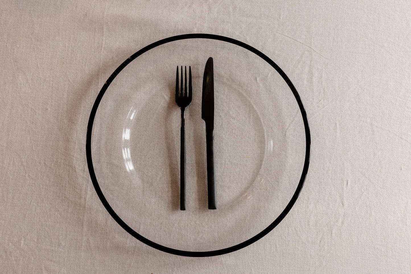 BLACK EDGE CHARGER PLATE